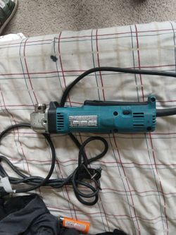 MakitaDa301 right-angle drill in good working condition