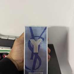 YSL EAU Fraiche cologne ( 3.3 fl.oz) comes with a free 1.05 oz cologne($70OR BEST OFFER‼️)