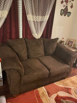 Loveseat  In good Condition No Smoke No Pets 