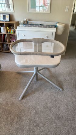 Bassinet- Halo BassiNest Swivel Sleeper 3.0