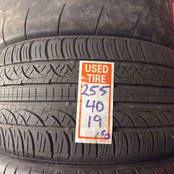 255/40/19 one tire used in good condition 🛞🦈