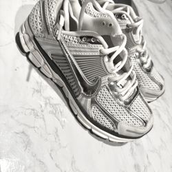 Nike Vomero (white and silver) women