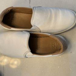 Women’s Size 8 UGG shoes 