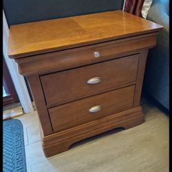 Single Nightstand