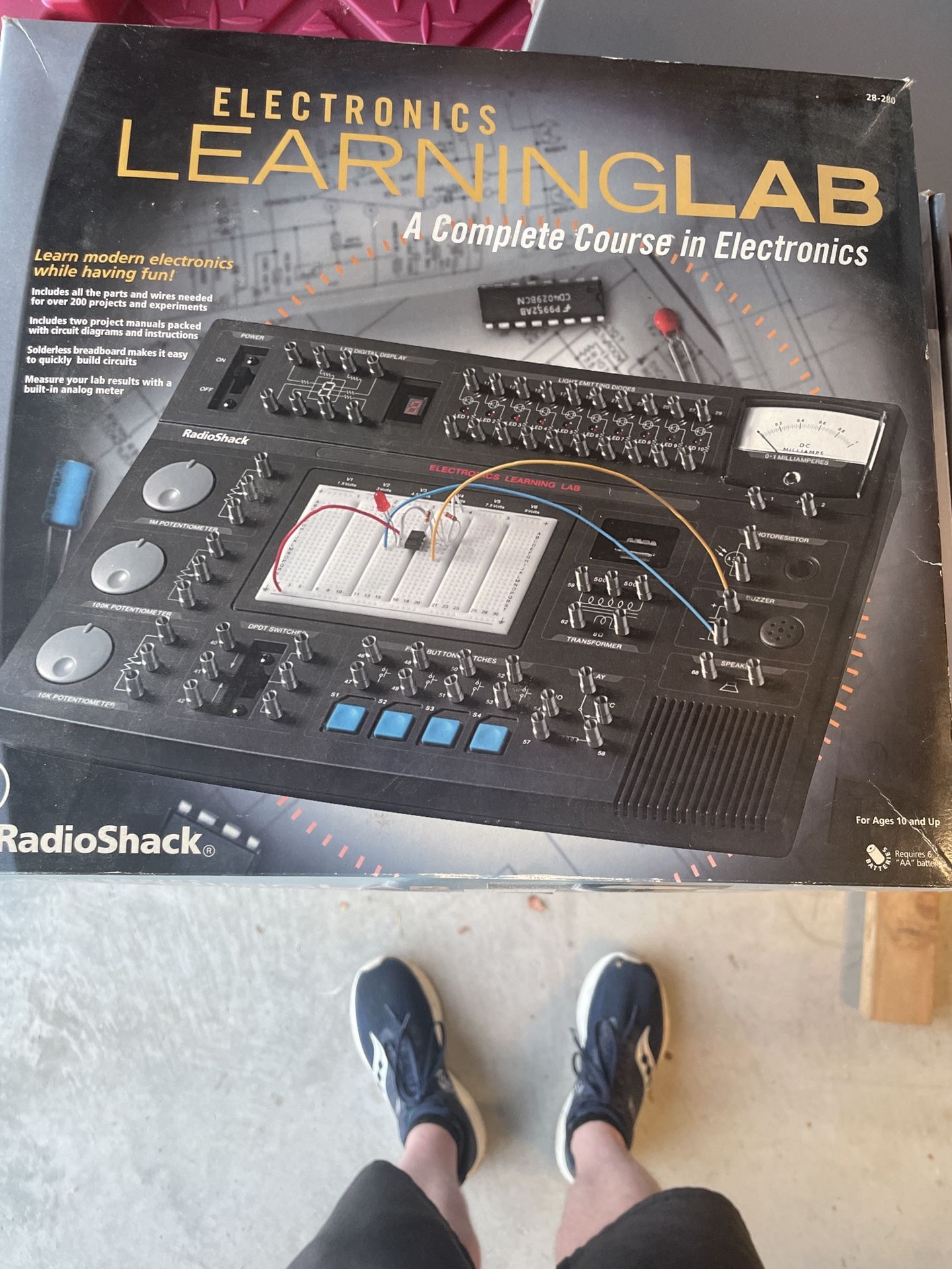 Vintage RadioShack Electronics Learning Lab (200+ Projects)