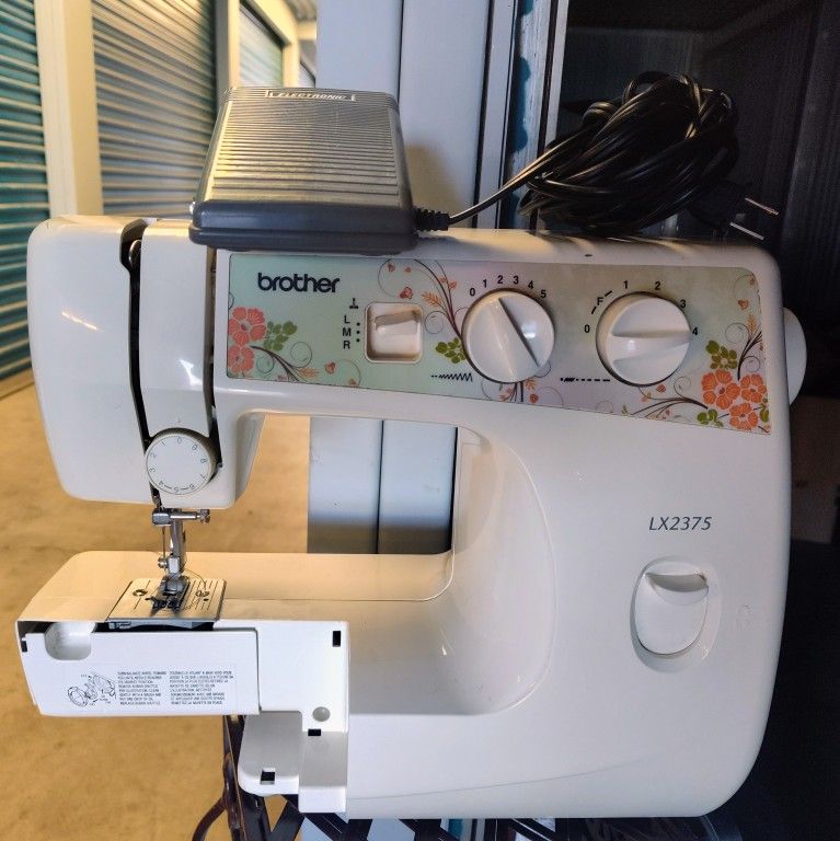 Brother LX2375 sewing machine. T