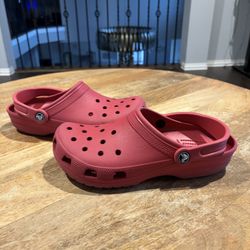 red crocs