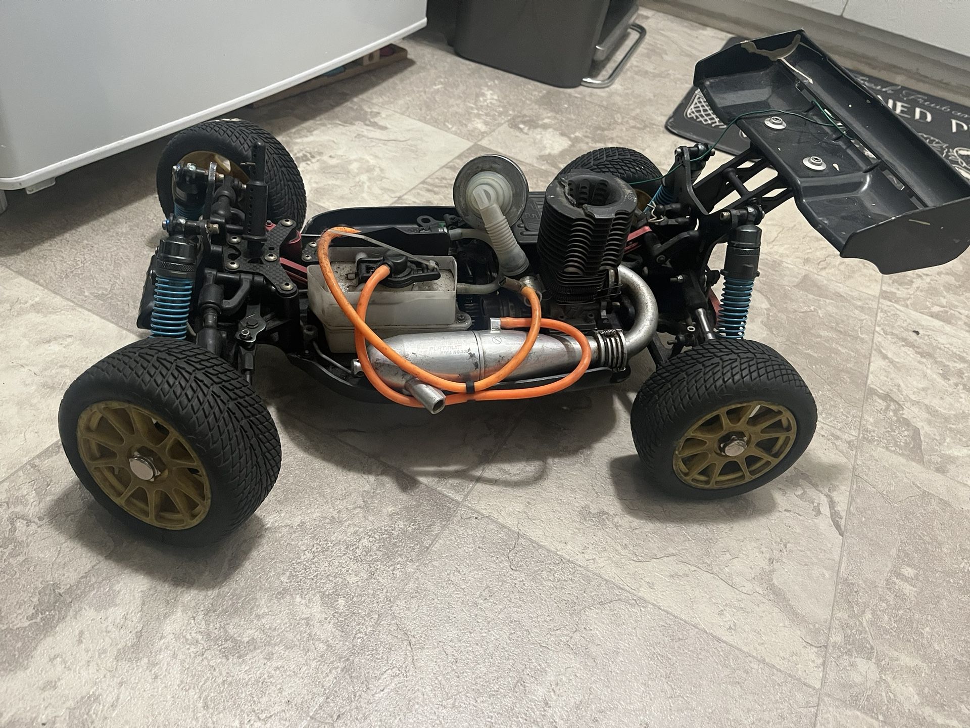 1/8 HPI Hot Bodies D8 Buggy Nitro Edition With Extras