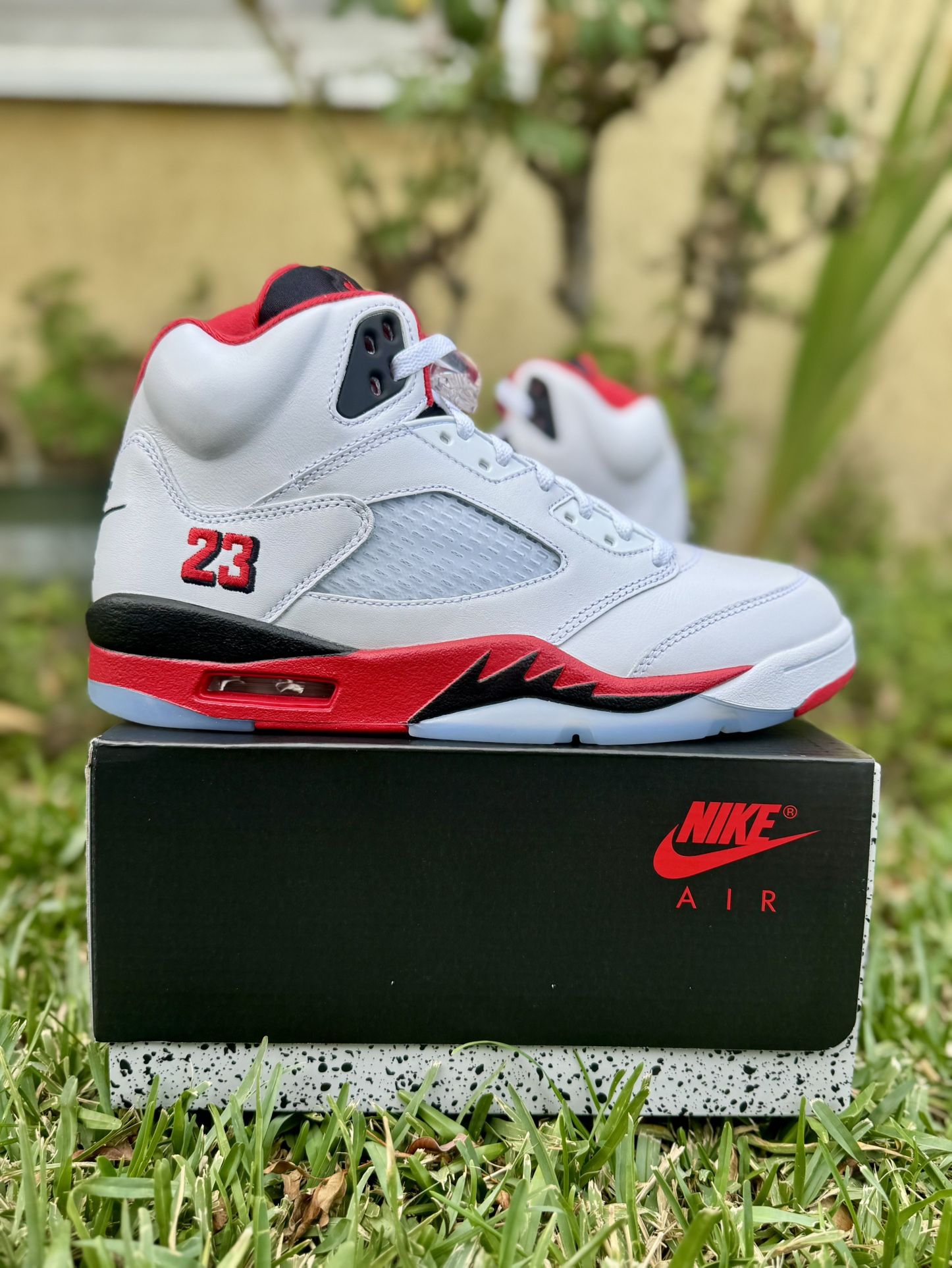 Jordan 5 Fire Red Black Tongue New
