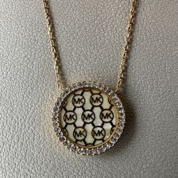 Gold Michael Kors Charm And Neckless 