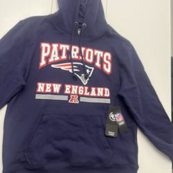  Men’s Patriots Thick Hoodie Size L New With  Tags 