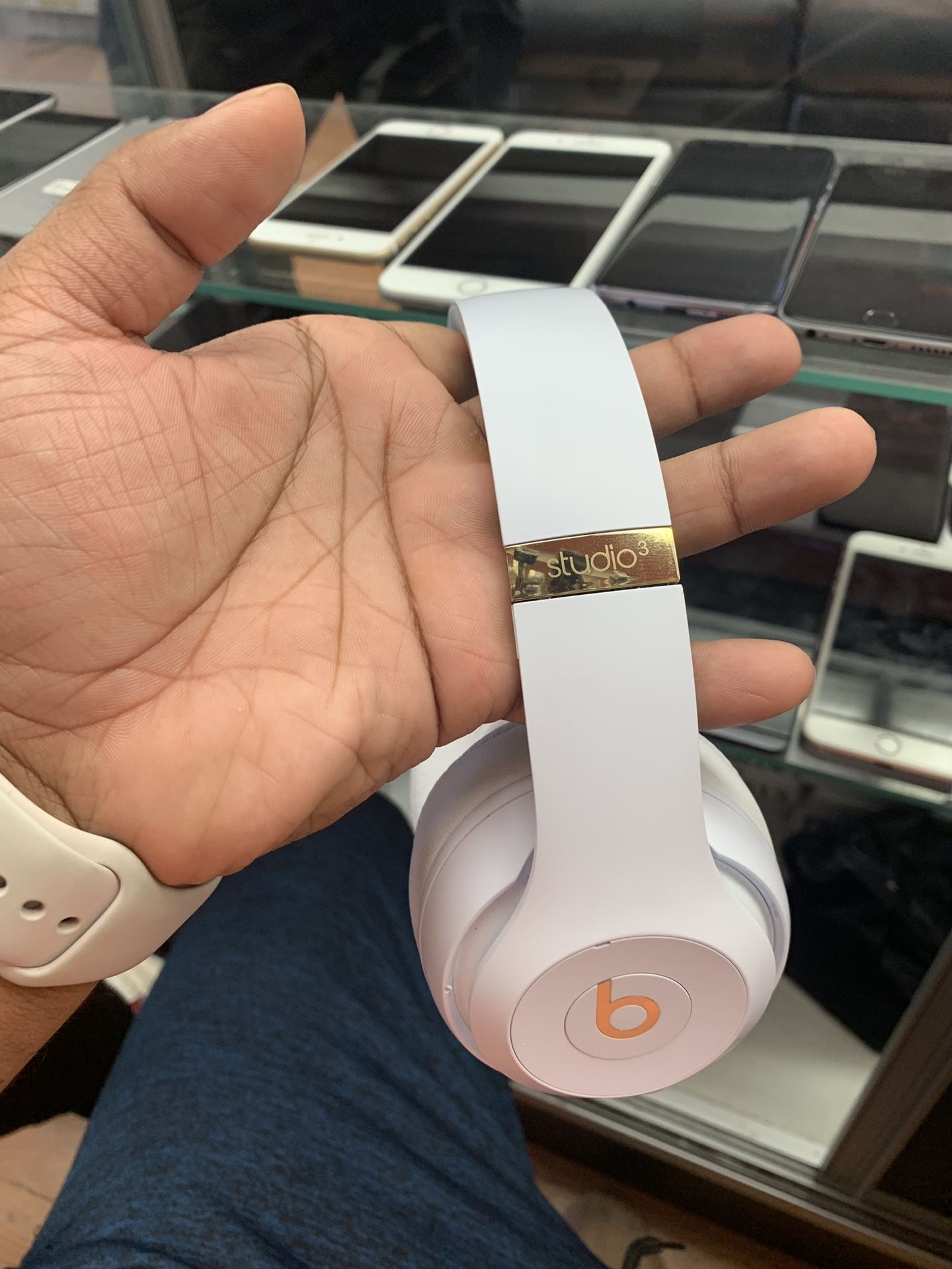 Beats studio 3 wireless headphone white