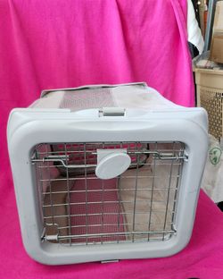 SportPet Small Soft Sided Collapsible Pop Crate ( a little dirty - see the video and pics for condition and measurements please )