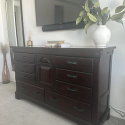 Luxury Solid Wood Bedroom Set - Great Condition 