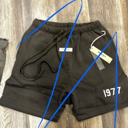 ESSENTIAL SHORTS SIZE S AND M