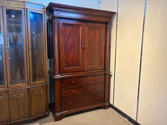 THOMASVILLE Fredericksburg 5-Drawer Armoire