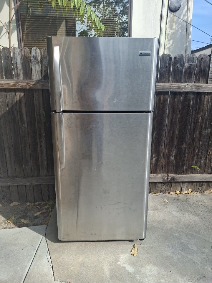 Refrigerator For Sale!!
