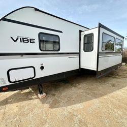 2020 VIBE 34FT LIKE NEW !