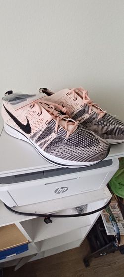 Nike Flyknit Trainer Sunset Tint size 8.5