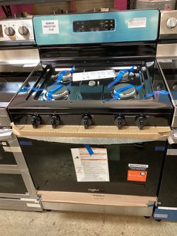 Whirlpool 30 in. 5.1 cu.ft. 5 Burner Freestanding Gas Range New Scratch and Dent