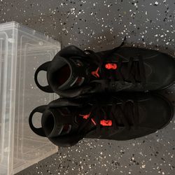 Men's 13 Nike 2019 Air Jordan 6 Retro Black Infrared (NO BOX CLEAR CONTAINER)