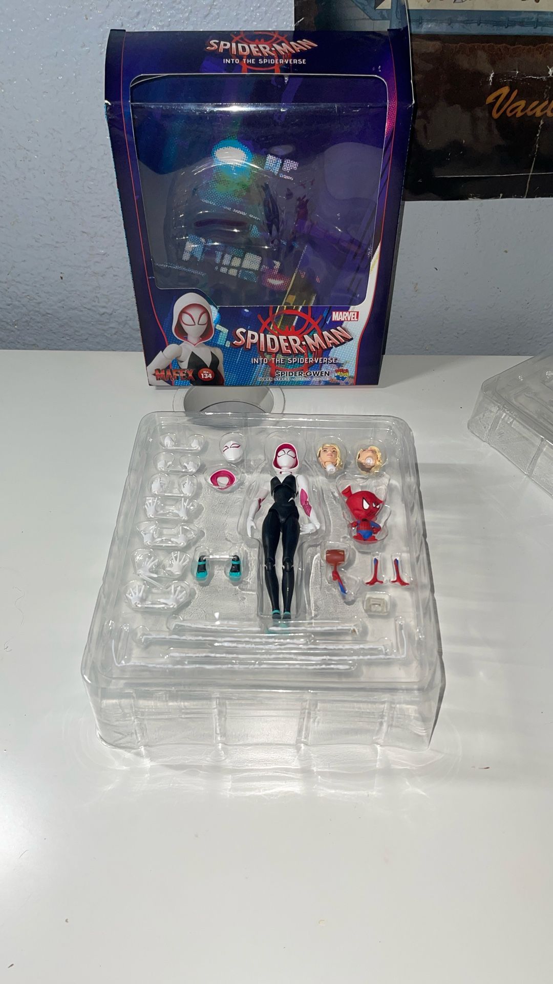 Mafex Spider Man Into The Spider Verse Spider Gwen