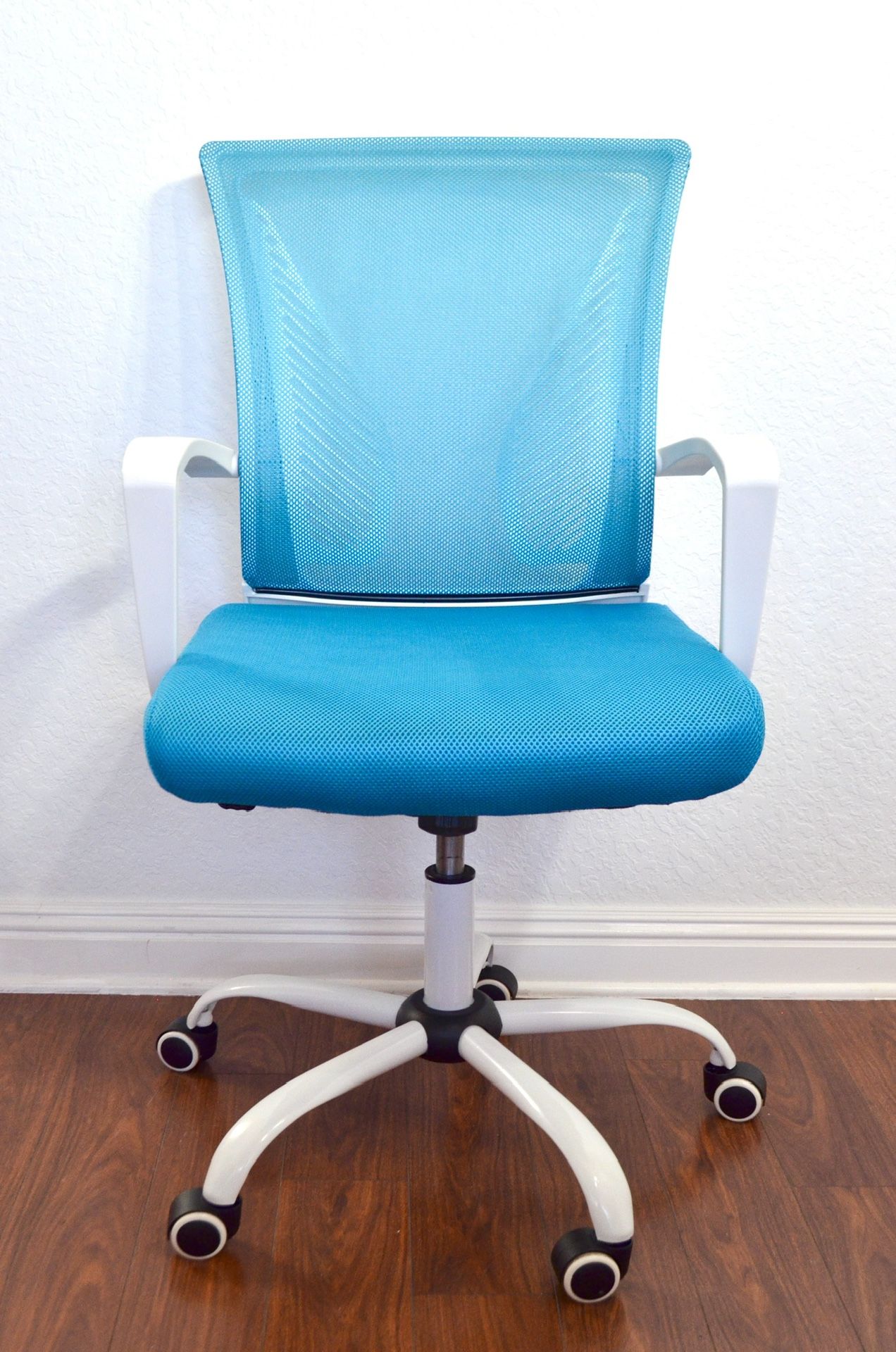 Modern Home Zuna Mesh Mid-Back Office Chair Adjustable Height Blue White Cyan