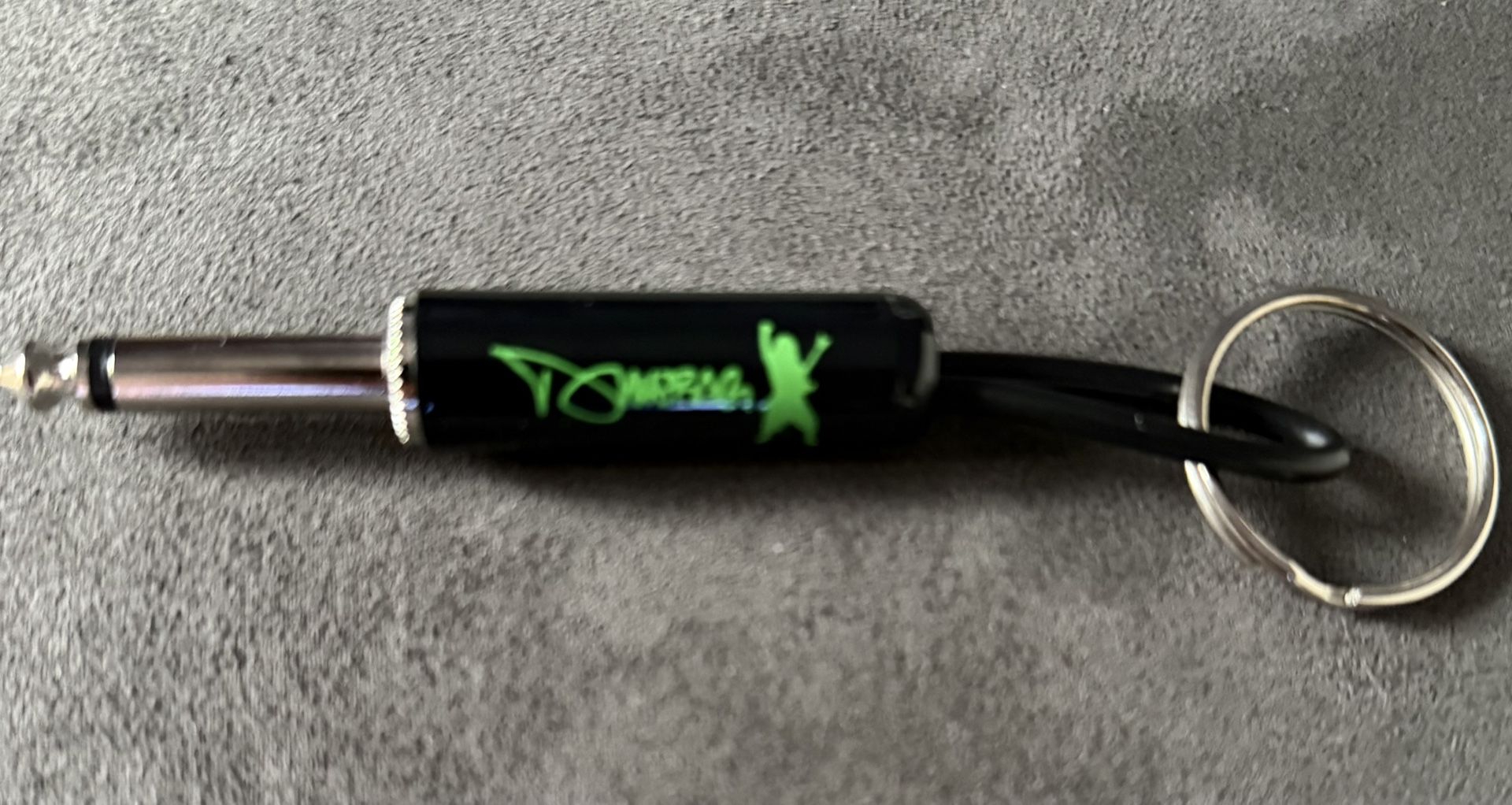 DIMEBAG DARRELL GUITAR PLUG KEYCHAIN -NEW
