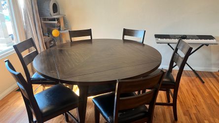 6 Person Round Dining Table 65” can deliver