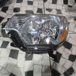 2012 to 2015 Toyota Tacoma Left Headlight