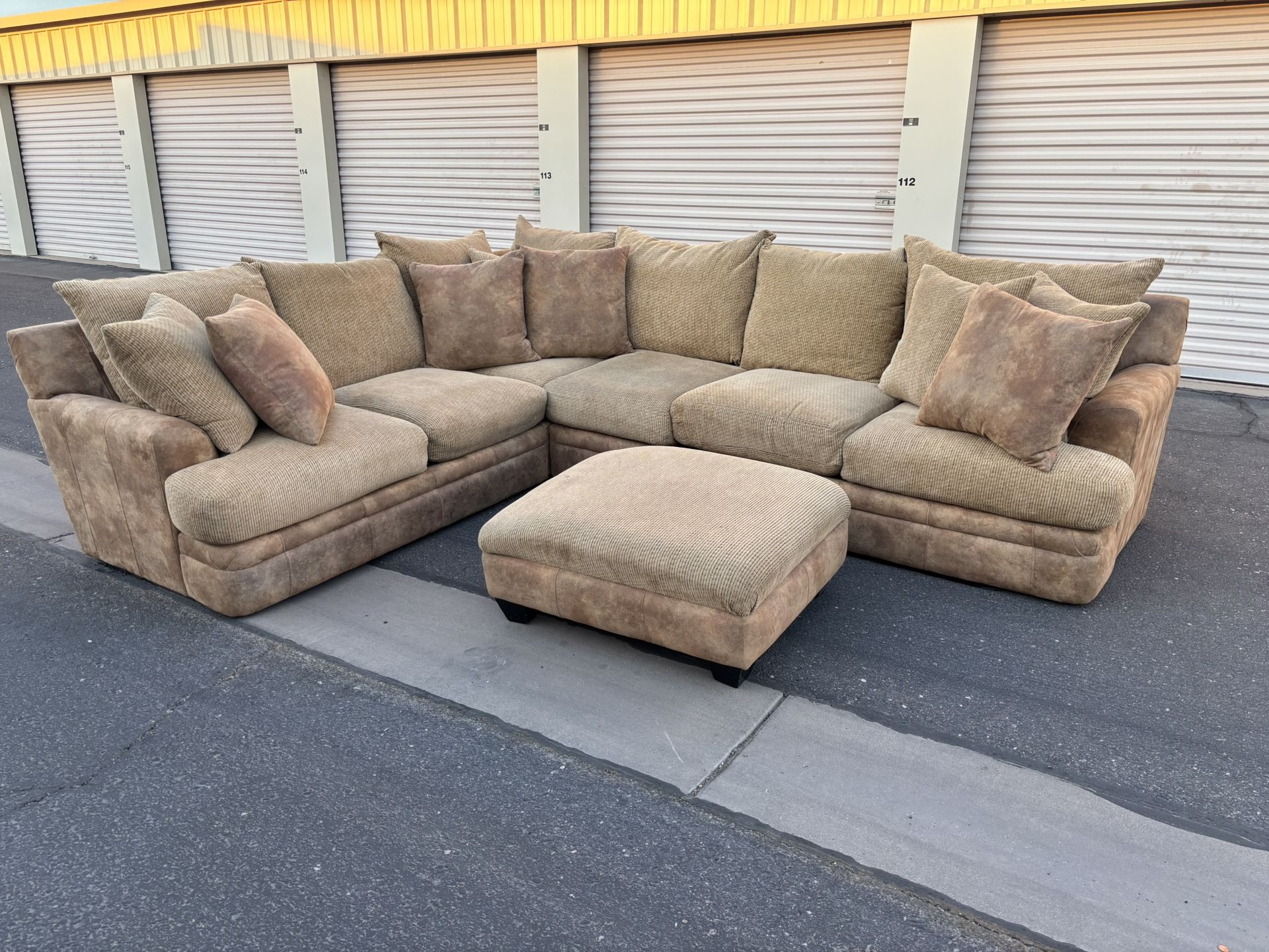 Tan Sectional Couch/ FREE DELIVERY