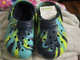 Crocs. C10