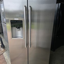 Electrolux Refrigerator Counterdedph W36h69d28 $550 Firm
