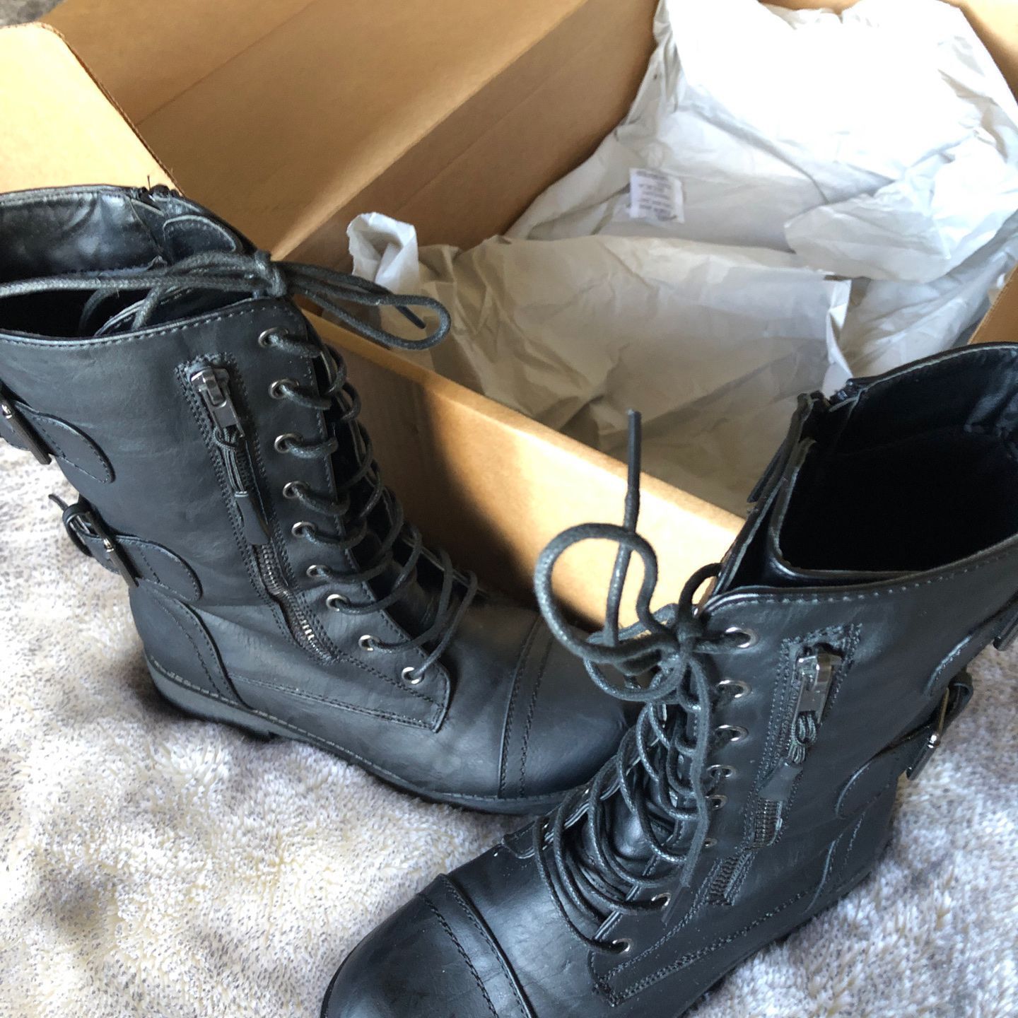 Female Dress Military Style Boots - size 7 🍁 With Pocket On The Side N Zipper