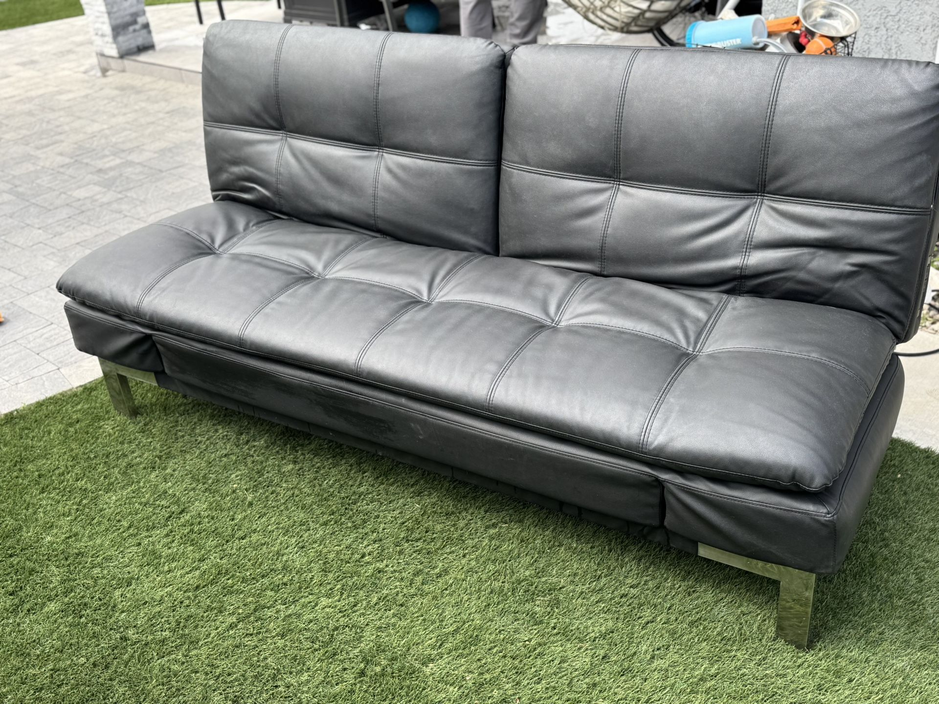 Black Leather Futon/Lounger w/plug