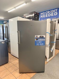 Hisense 17 Cu. Ft. Convertible Upright Freezer / Refrigerator