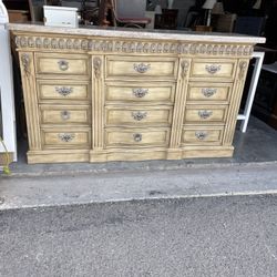 🌹BEAUTIFUL VINTAGE DRESSER-BUFFET-TV STAND- SOLID CARVED WOOD- GENUINE MARBLE TOP-75” X22” X42” Tall🌹