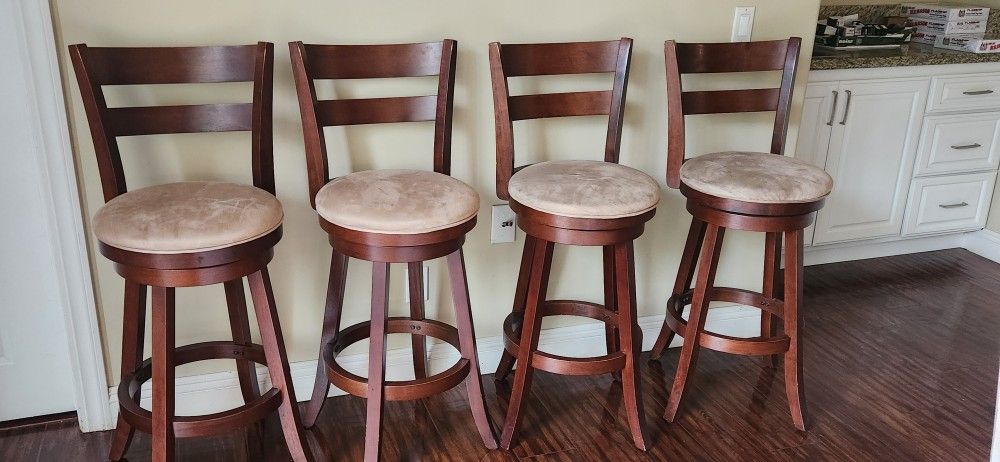 4 Cushioned Bar Stools