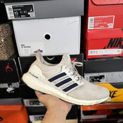 Adidas Ultraboost 4.0 White Collegiate Navy size 11 USED