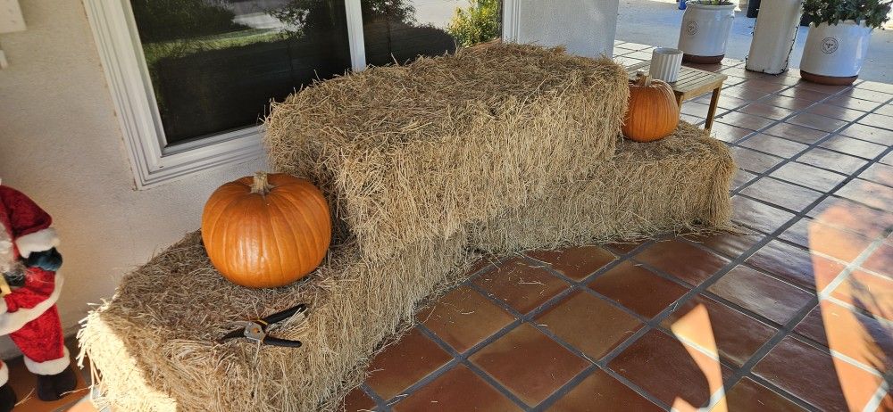 Free Bales Of Hay / Straw (3)