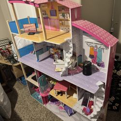 Doll House 