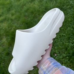 Yeezy Slide Bone