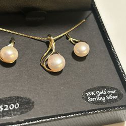 Beautiful Pearl with Gold Over Sterling Silver Necklace Set