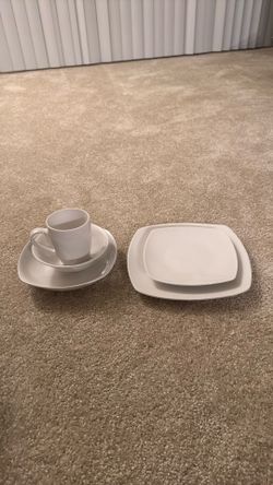 White Dinnerware Set (6)