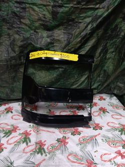 2016-18 Chevy Silverado Right Headlight Molding