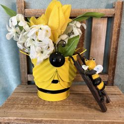 Beautiful bee decor bee on ladder plant hanger & bee flower pot