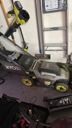 Electric lawnmower