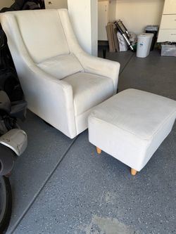 Babyletto Toco Swivel Glider Chair with Ottoman