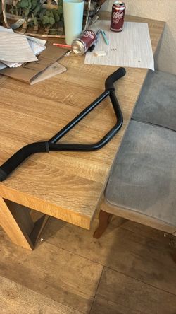 Black throne bars