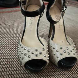 Beautiful Banana Republic Heels